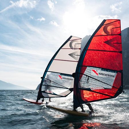 Appartamenti Vasco Renna Surf Center Torbole Sul Garda Luaran gambar